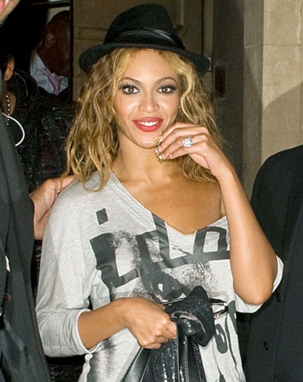 2008年4月Jay-Z用一枚18克拉钻戒向碧昂斯求婚