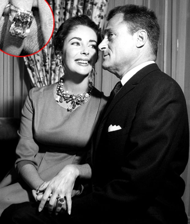 20世纪50年代Elizabeth Taylor从制作人Michael Todd手中获得了一枚29.4克拉的钻戒