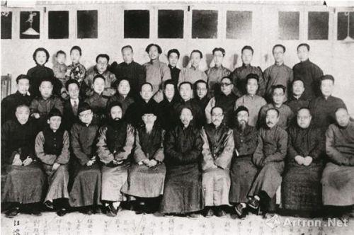 20世纪30年代，赵望云（后排左六）与张大千（前排左四）、于非闇、张恨水