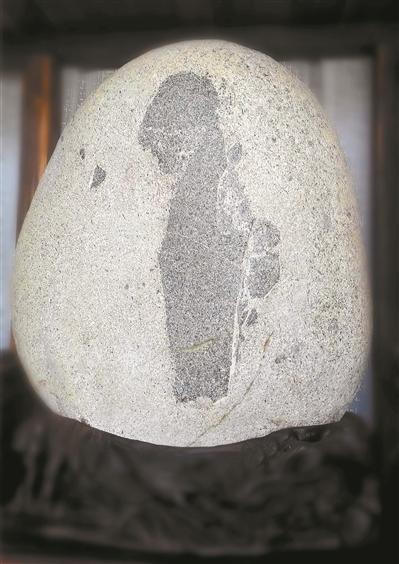 天然形成的奇石“日本少女”。