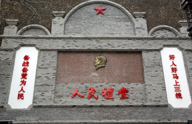 贵州三线建设博物馆展示艰苦岁月的奋斗故事令许多游客感动落泪