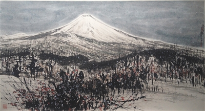 　　在日本崔如琢美术馆馆藏作品中，有三幅很有日本本土气息的作品，是崔如琢2012年画的富士山。图为其中一幅，名为《富士山之冬》。