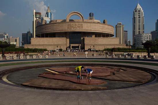 1996年，人民广场的上海博物馆正式建成开放。 澎湃资料