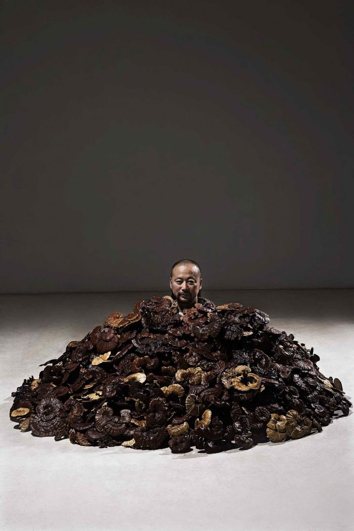 002-苍鑫-《同体》-行为-北京2009-80x120cm-cangxin-Consubstantiality-performance-Beijing-80x120cm...