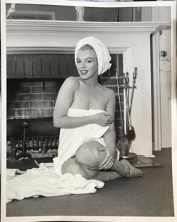 美国时尚摄影师George Barris 乔治·巴里斯1949年拍摄出浴梦露 
