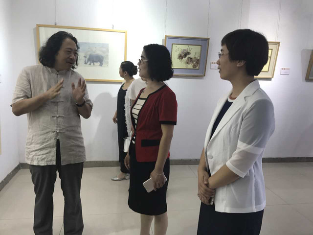 永清县县委常委宣传部长李萍，永清县副县长李倩参观展览.jpg