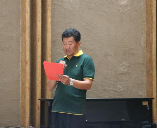 中国艺术研究院中国油画院副院长徐青峰先生主持开幕式