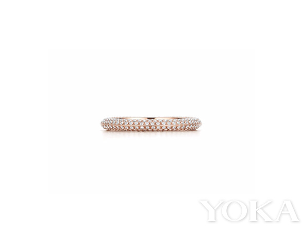 Tiffany Setting系列18K玫瑰金镶钻戒指，价格店询，图片来自品牌官网。
