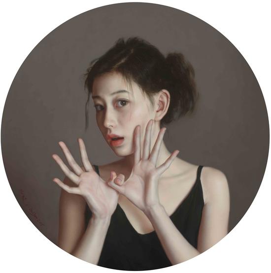 李贵君《迷惑》2015，60cm直径 布面油画
