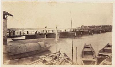 宁波的浮桥（Bridge of boats at Ningbo）