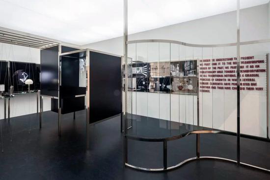 László Moholy-Nagy，“现在之屋"（The Room of the Present），这个作品在2009年建构，一句1930年的文献与设计方案, Van Abbemuseum, Eindhoven