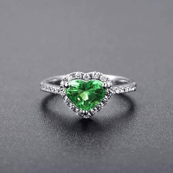 给这个冬天加点绿吧。这三款绿宝石值得购买！泰勒珠宝