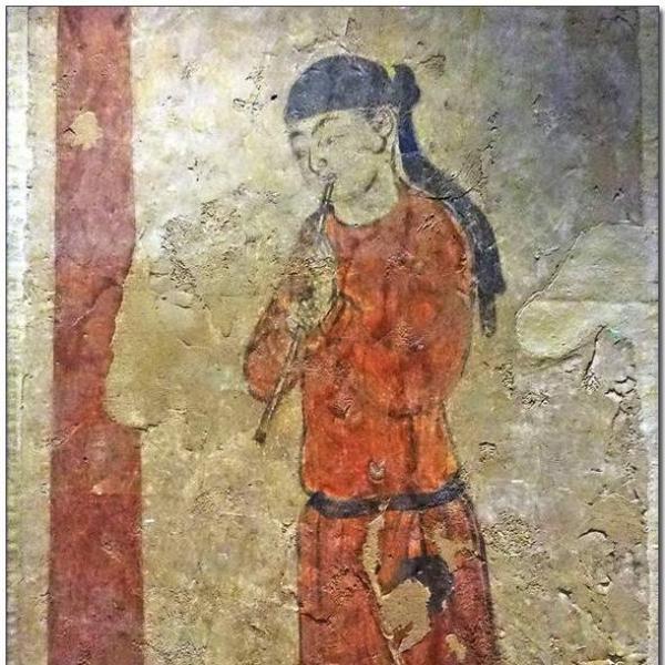 李爽墓壁画吹尺八图其后是新城公主(634年-663年)墓的侍女壁画,新城