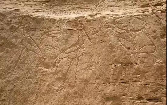 古埃及悬崖上的超大号铭文