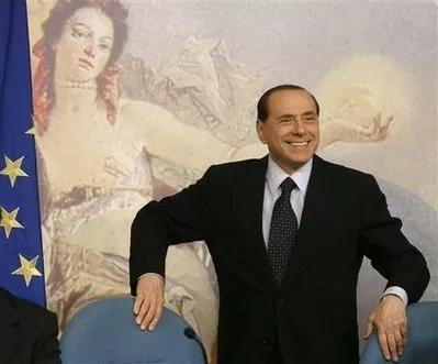 意大利前总理贝卢斯科尼和被“遮羞”的名画 图自《现代快报》