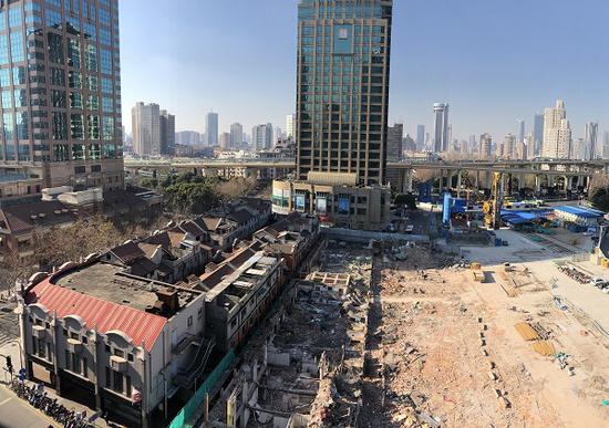 尚贤坊仅剩靠近淮海中路的两排房屋，北侧两排建筑已被彻底拆除 。  新民晚报 图