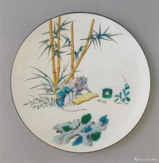 Manufacture Jules Vieillard &amp； Cie， Plate with Mice Reading， from the Service “Souris”， c。 1890， faience， dim。 22.9cm，The National Museum of Western Art， Tokyo， Donated by “Au Bain Marie”， Paris， p。 136