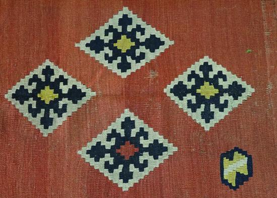 红地菱形六角花缂毛毯