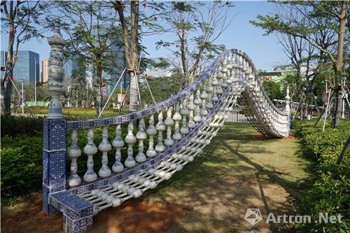 沈远 Shen Yuan　中文名称：桥 　　英文名称：Bridge 　　年代：2013 　　尺寸：300cm×1100cm×100cm 　　材料：陶瓷、铁