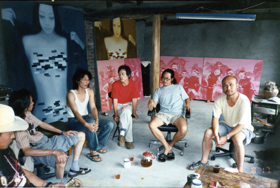 文献资料马野与朋友在宋庄辛店工作室 2002年