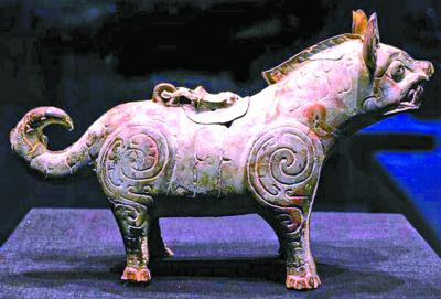 现收藏于湖北省荆州博物馆的西周时期青铜“虎尊”