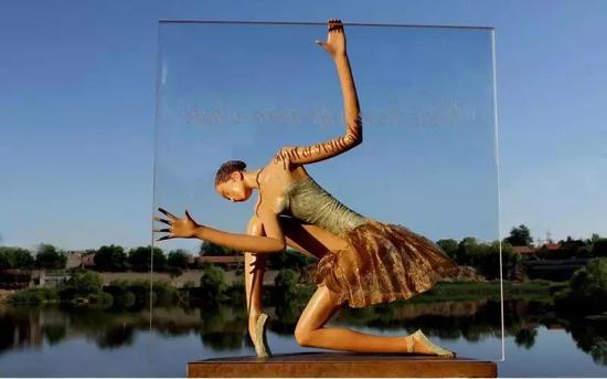 《芭蕾》 61×46×45cm 青铜铸造 2013