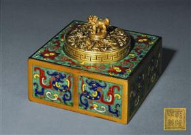 清乾隆御制铜胎掐丝珐琅夔龙纹墨盒，香港苏富比拍卖成交价140.64万港元