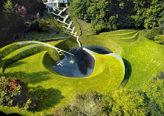 《苏格兰宇宙思考花园》 查尔斯-詹克斯 园林设计 1989年。