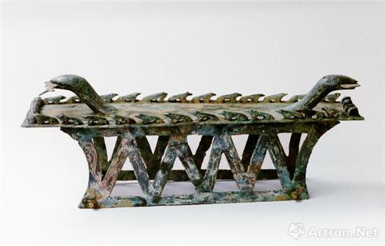 蛇蛙铜俎  （凉山州博物馆藏）