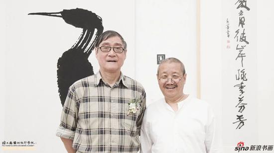 徐仲偶教授与潘公凯先生（左） “归去来兮”-徐仲偶作品巡回展（杭州）留影