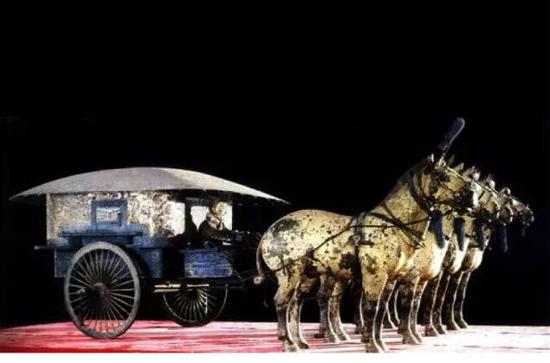 ▲秦始皇陵二号铜车马 这是一辆典型的安车