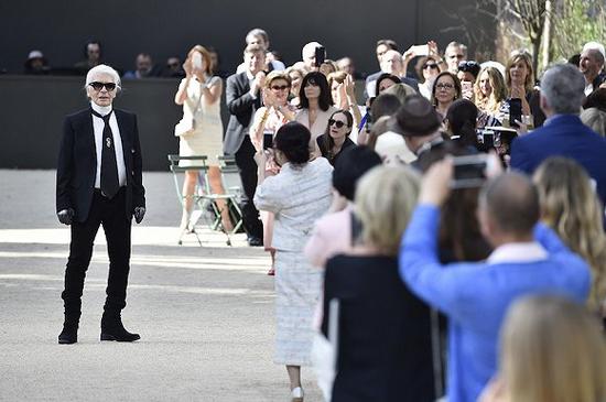 Karl Lagerfeld 图片来源：Fashionnista