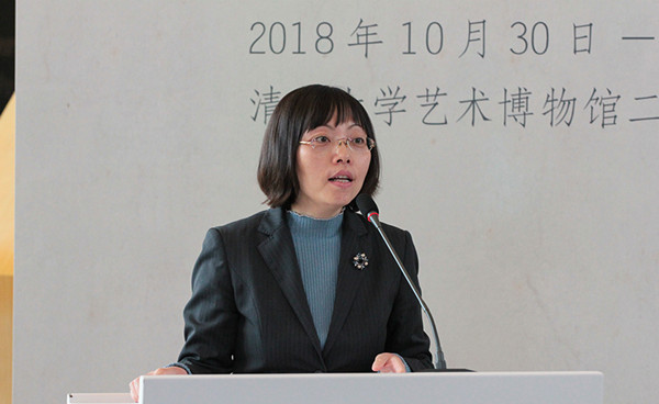 清华大学艺术博物馆副馆长邹欣主持开幕式.jpg