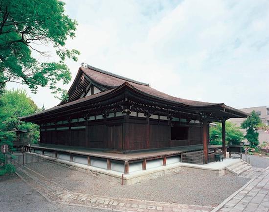 大报恩寺的本堂，1227年建，为京都市内现存最古老建筑物，日本国宝。