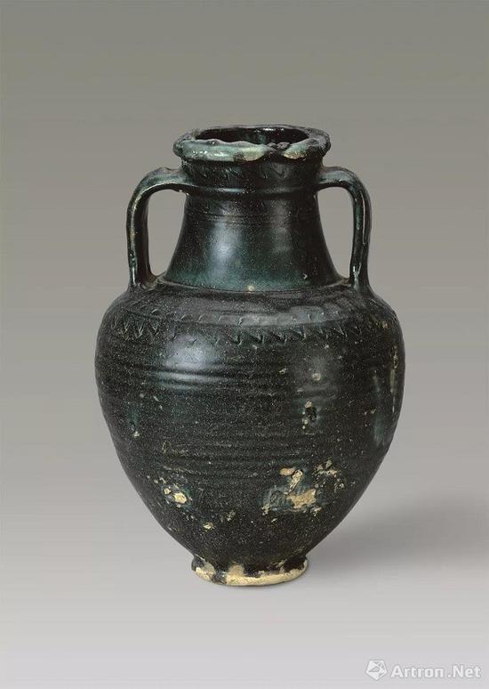 唐 西亚绿釉陶壶 高38、口径9、底径10厘米 扬州博物馆藏