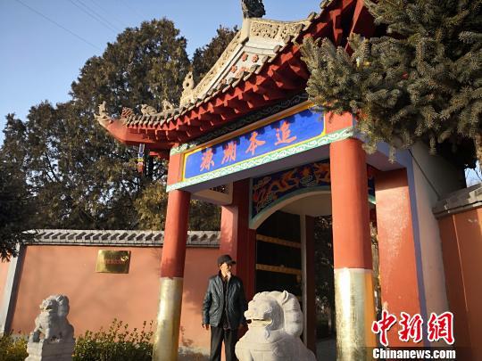 和完颜元贵一样，世代守陵人都会经常来此祭拜先祖。　魏建军 摄