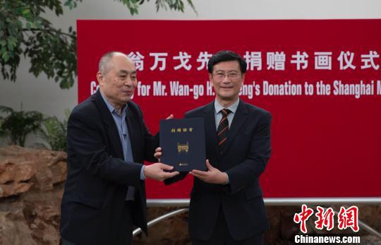 1月24日，翁万戈先生捐赠书画仪式在上海博物馆内举行。　上海博物馆 供图