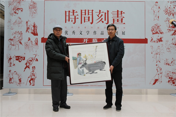 7展览组委会向中国现代文学馆捐赠了由著名诗人、画家寇宗鄂创作的插图《额尔古纳河右岸》.jpg