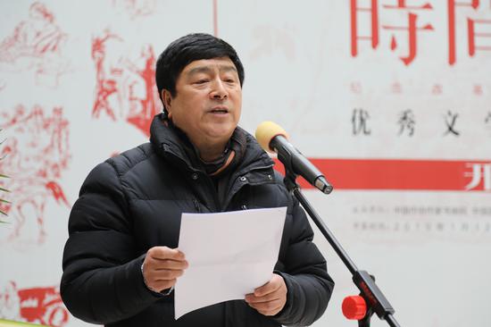 中国作协作家书画院副院长兼秘书长张瑞田主持开幕式