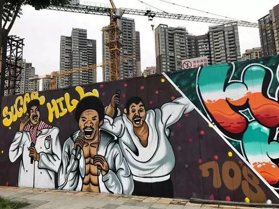 ▲ 成都东大路上的 “ 中国有嘻哈 ” 主题涂鸦