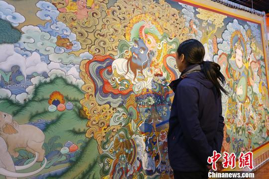 唐卡的绘制是一门精工细描的技艺，既是绘画也是修行。 高展 摄