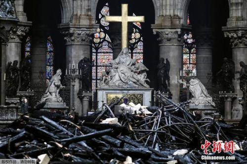 巴黎圣母院火灾后画面。
