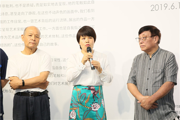 著名油画家 周长江教授（左）上海油雕院美术馆副馆长 傅军女士（中）著名油画家 俞晓夫教授（右）.JPG