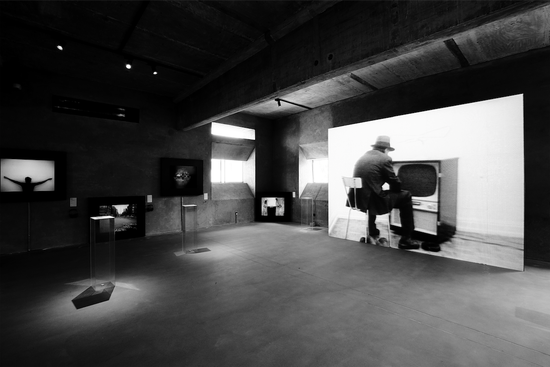 　　山中天艺术中心（Wind H Art Center）开馆展“从屏幕到观念——50年的历史”展览现场，摄影：依子雷
