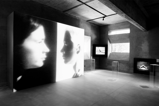 　　山中天艺术中心（Wind H Art Center）开馆展“从屏幕到观念——50年的历史”展览现场，摄影：依子雷