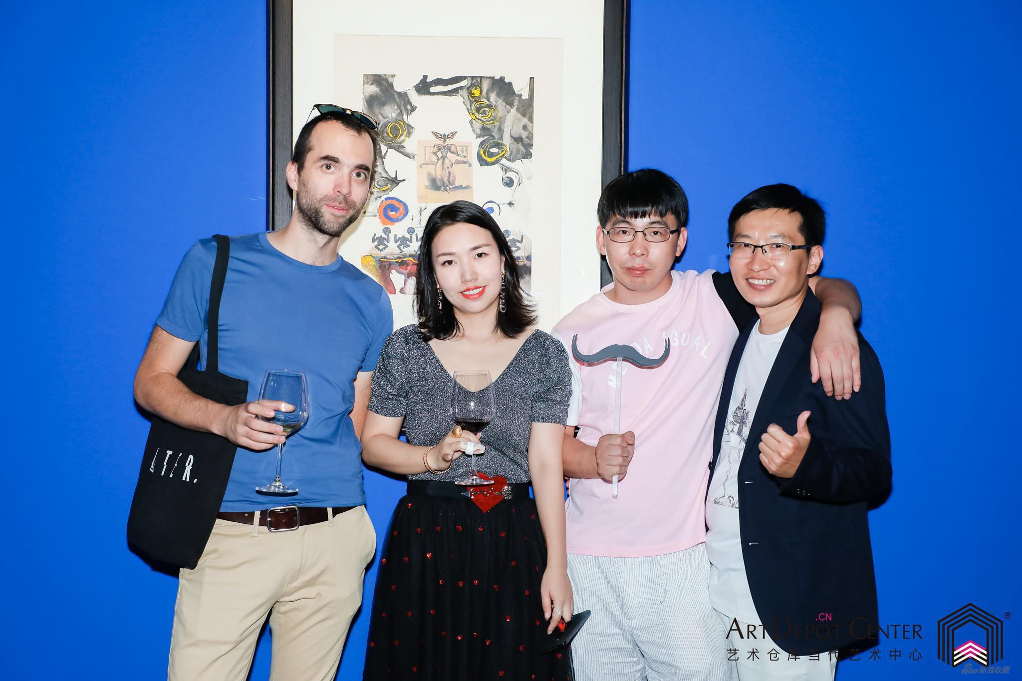 ArtDepot艺术仓库创始人，本次中方策展人Serena Zhao与策展人Jeremy，艺术家张占占及友人