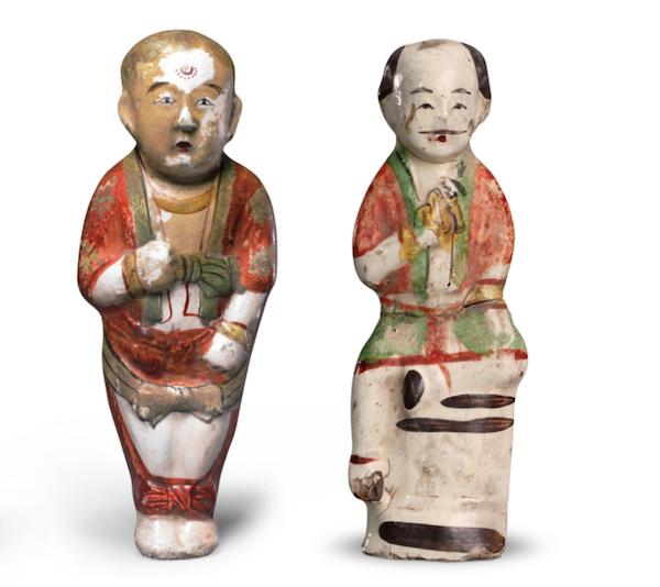 左：宋 五彩瓷童子像 故宫博物院藏 右：宋 瓷加彩童子坐像 故宫博物院藏