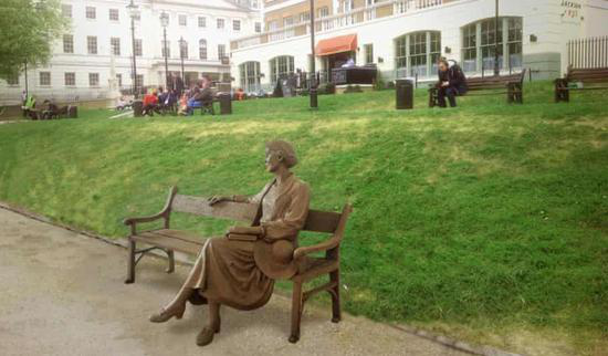  图：伦敦里士满的弗吉尼亚·伍尔夫（Virginia Woolf）纪念碑模型